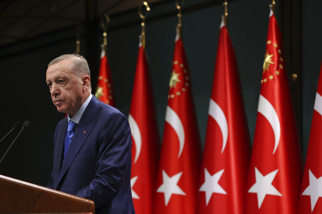 Erdoğan iktidarı elinde tutmaya çalışırken Amerika, Türkiye’nin seçimlerine katılıyor