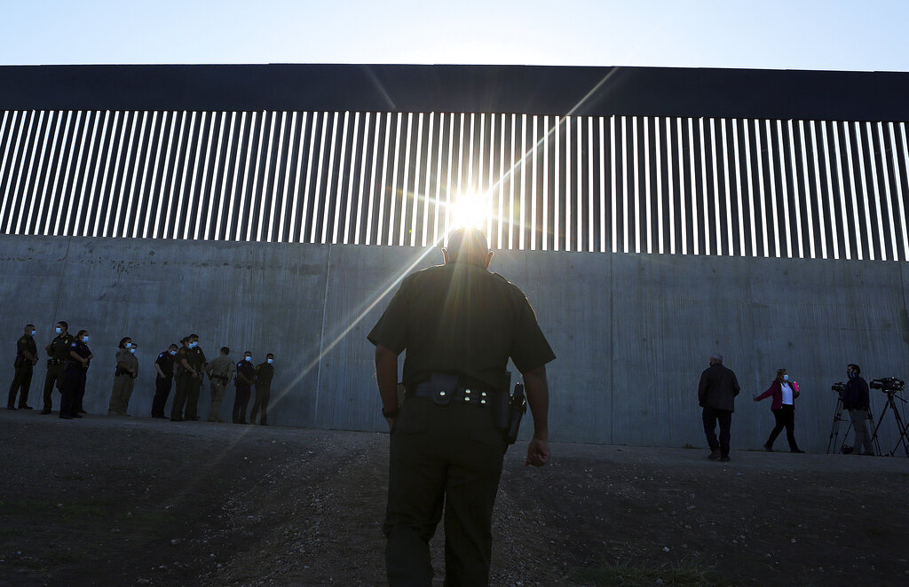 Rising Border Republicans Flood the Border To Ramp Up Pressure on Biden Over ...