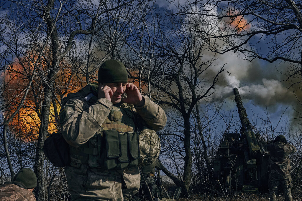 Ukraine Aims to Wear Down and Outsmart  Russian Army Distracted By Infighting - Vimarsana News