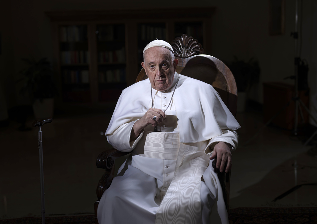 Paus Fransiskus Mengisyaratkan Pengakhiran Selibat bagi Para Imam |  Matahari New York