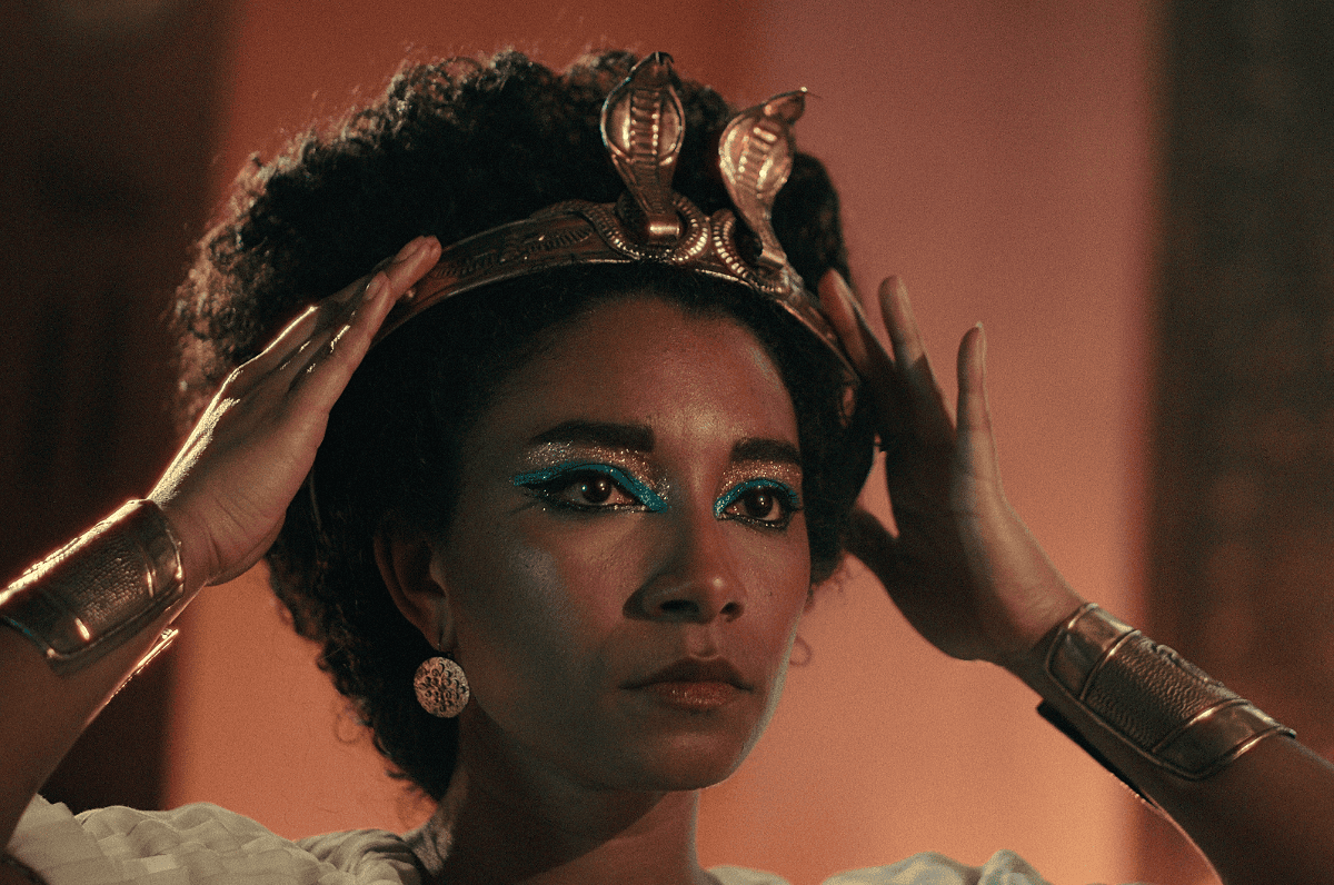 Aktris Kulit Hitam Pemeran Cleopatra di Acara Netflix Mengatakan Dia Mendapat Ancaman Kematian, Memiliki ‘Setiap Hak’ untuk Memainkan Doomed Queen