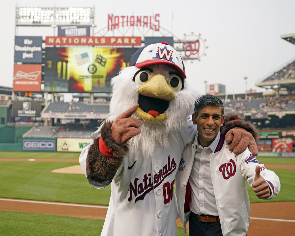 Screech- Washington Nationals mascot.  Washington nationals, Washington,  National sport