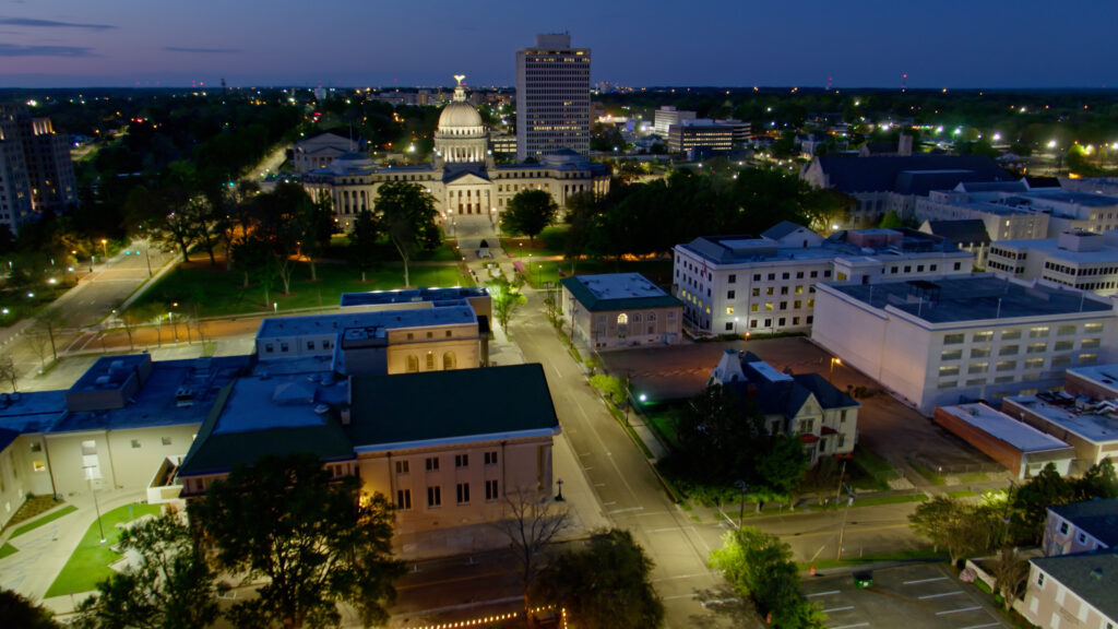 The capital building at Jackson, Mississippi, at night.