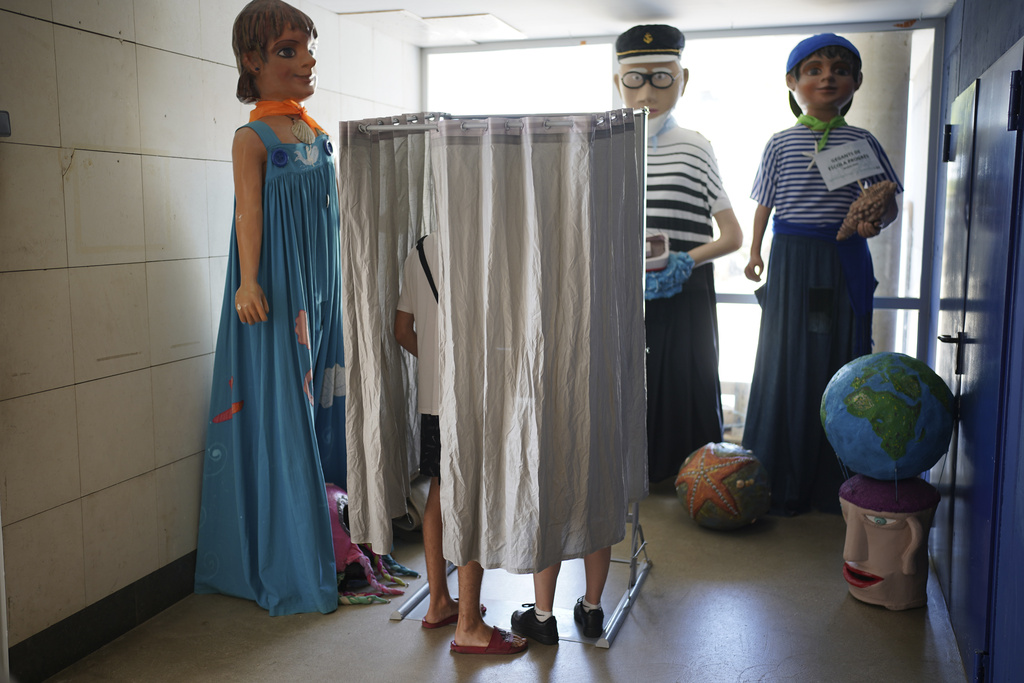 Voters in Spain Poised to Push Another EU Country to the Right Politically - Vimarsana News