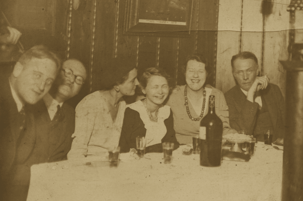 At the Hotel Imperial bar. Left to right: John Gunther, M.W. Fodor, Martha Fodor, Frances Gunther, Dorothy Thompson, and Sinclair Lewis.