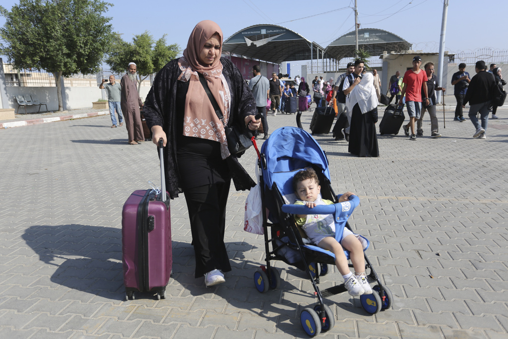 As a Crisis of Refugees Looms in Gaza, Egypt Fears a Palestinian Influx