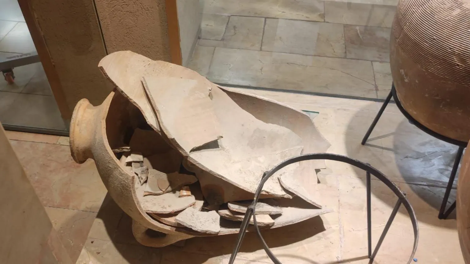 The Inescapable Artifact 4-Year-Old Accidentally Smashes 3,500-Year-Old Artifact In Museum | The ...