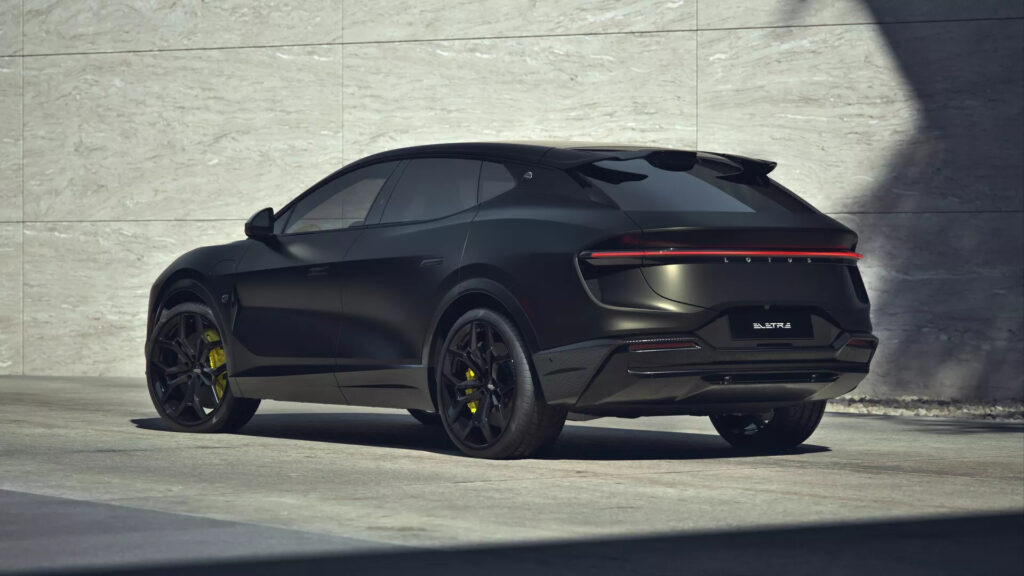 Lotus Eletre Carbon (2024).