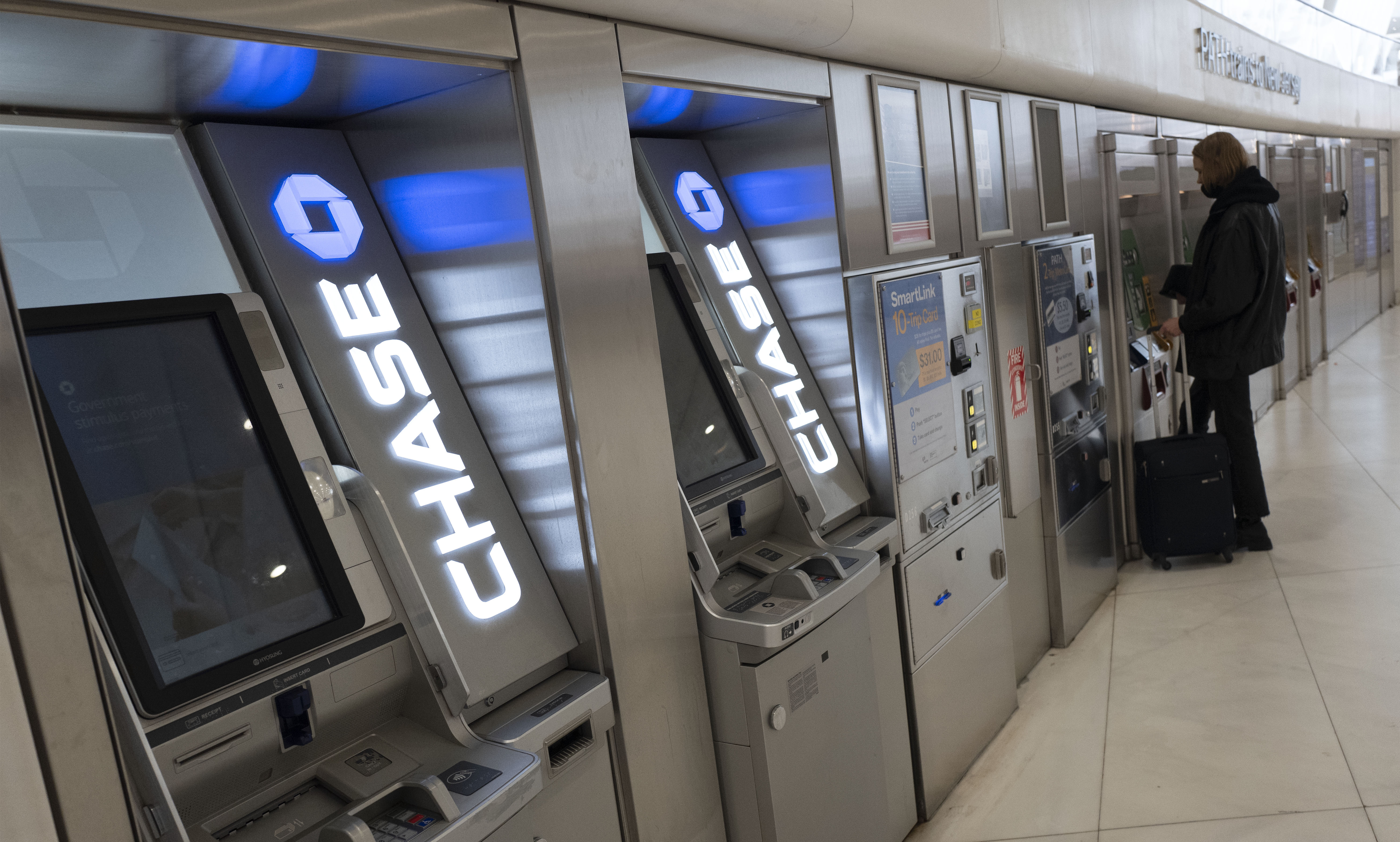 Bank Hunts Down Bandits Who Stole $600,000 From ATMs by Trying Viral TikTok Check-Cashing ‘Glitch’