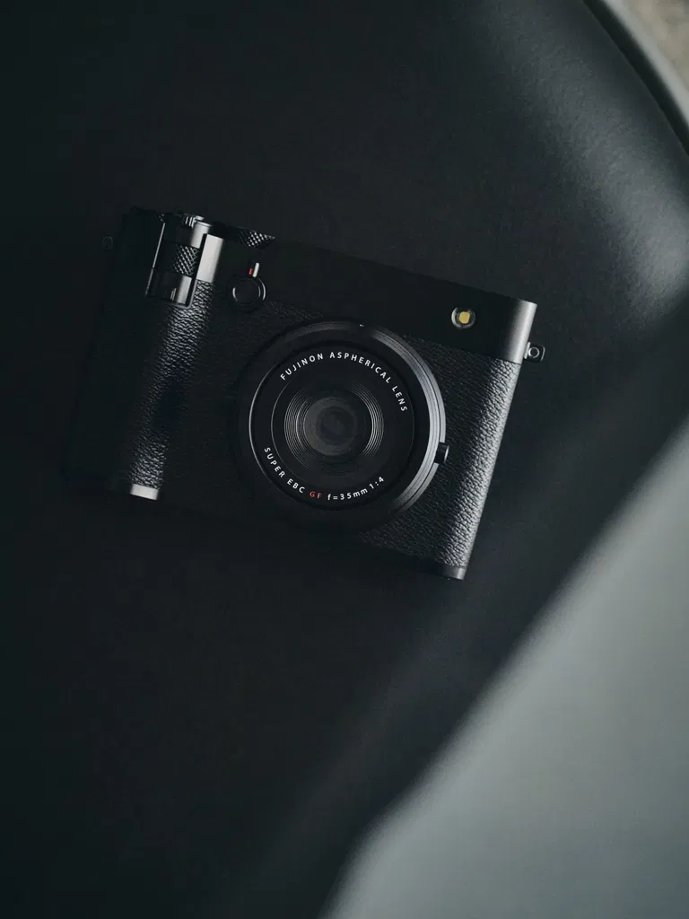Fujifilm GFX100RF.