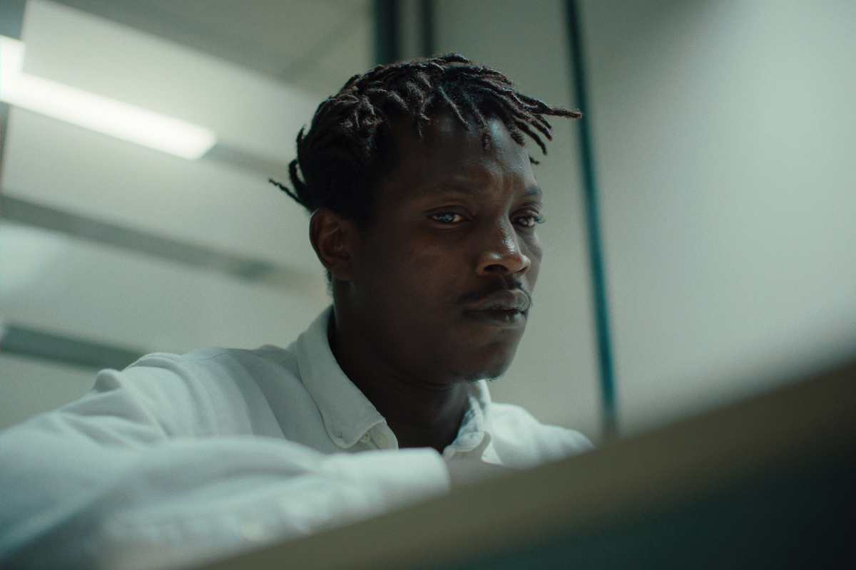 Riveting French Film ‘Souleymane’s Story’ Follows Immigrant Deliveryman as He Navigates Paris and Asylum Status