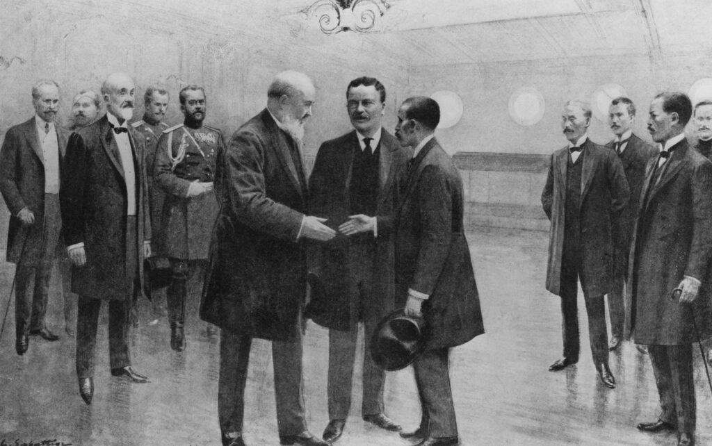 US President Theodore Roosevelt (1858 - 1919, centre) introduces Russian and Japanese delegates at the Portsmouth Peace Conference, during negotiations at the Portsmouth Naval Shipyard in Kittery, Maine, USA, August 1905. Next to Roosevelt at centre, right is Japanese Minister for Foreign Affairs, Komura Jutaro (1855 - 1911). The conference led to the Treaty of Portsmouth and the end of the Russo-Japanese War of 1904-5. Roosevelt was later awarded the Nobel Peace Prize for his role in the negotiations. (Photo by