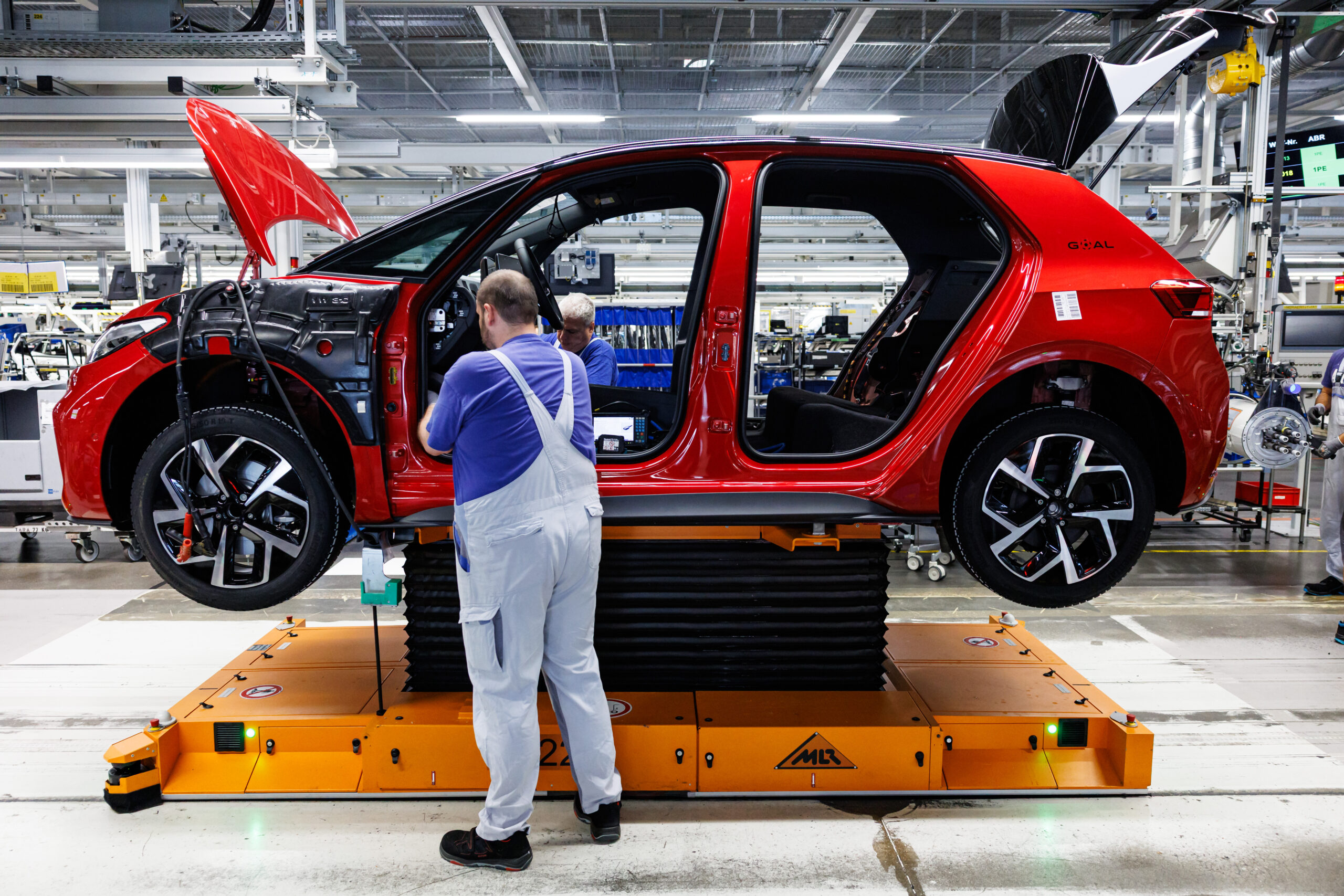 Workers Report Record Job Dissatisfaction Even as Wage Dynamics Shift, Survey Finds