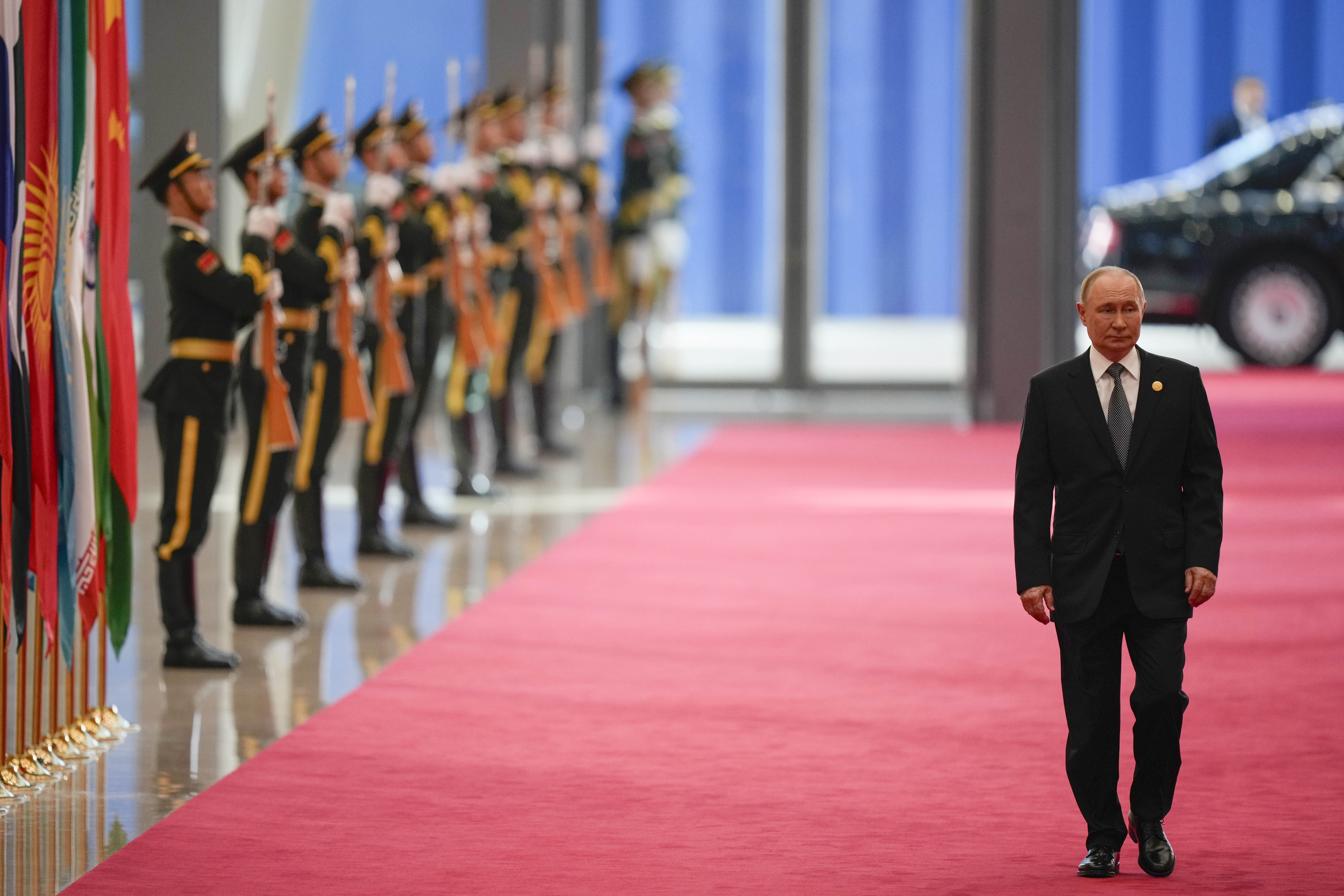 Putin Emerges on the Back Foot as Trump Moves for Advantage