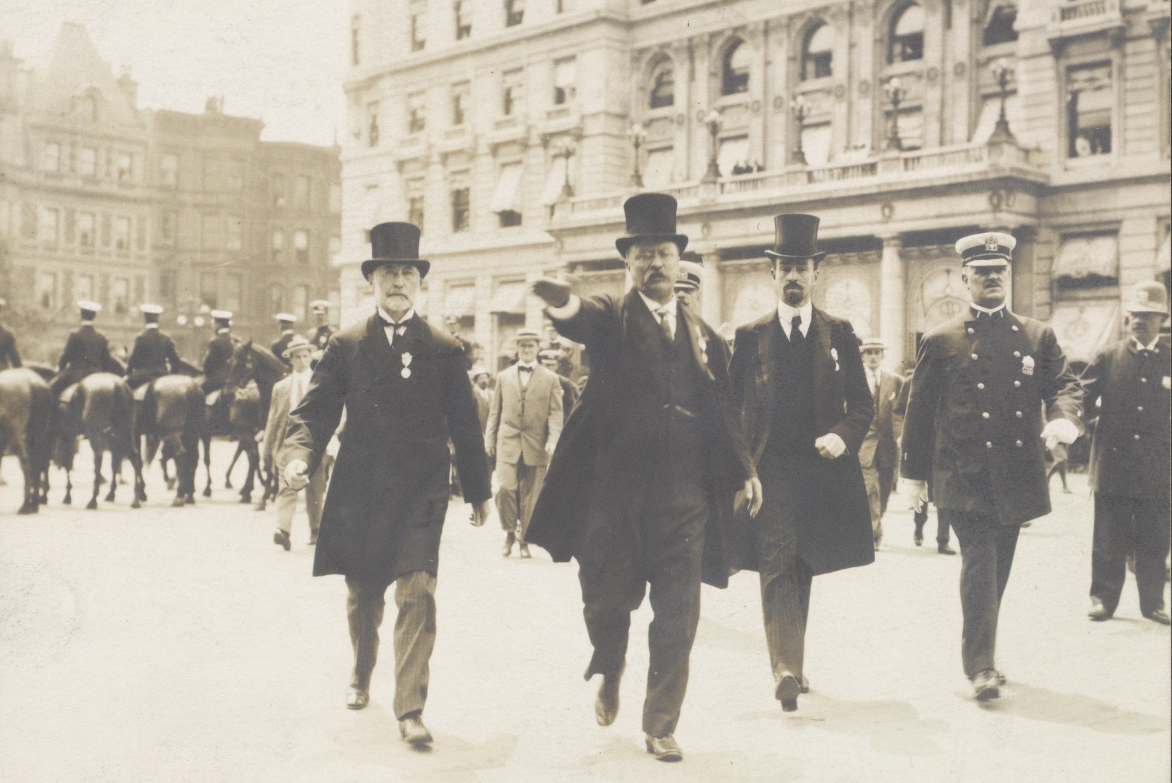 'The Roosevelts in New York City' Is an Exhilarating Climb in a Towering Family Tree