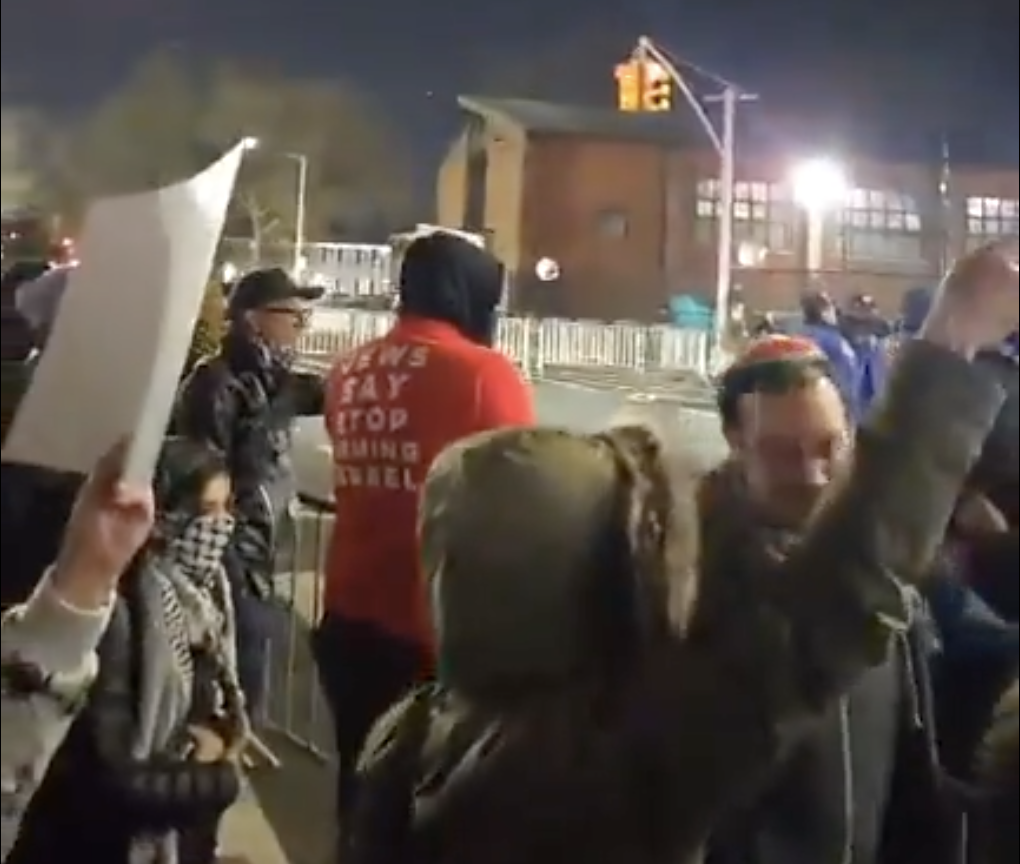 Mamdani Hesitates as Hamas Sympathizers Protest Outside a Queens Synagogue