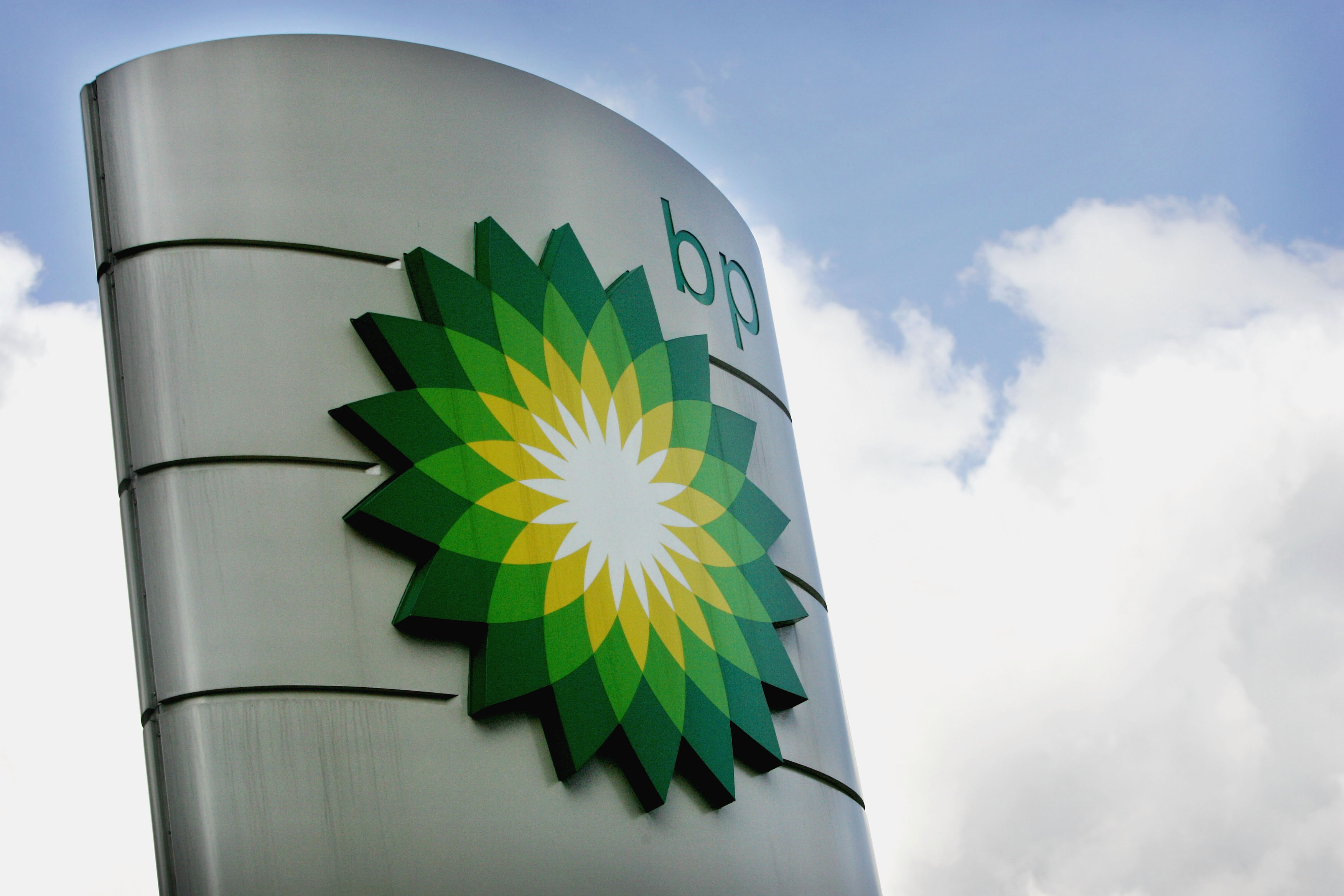 Global Fossil Fuel Giants Projected to Rake in $94 Billion in 2026 Profits Amid Middle East Conflict