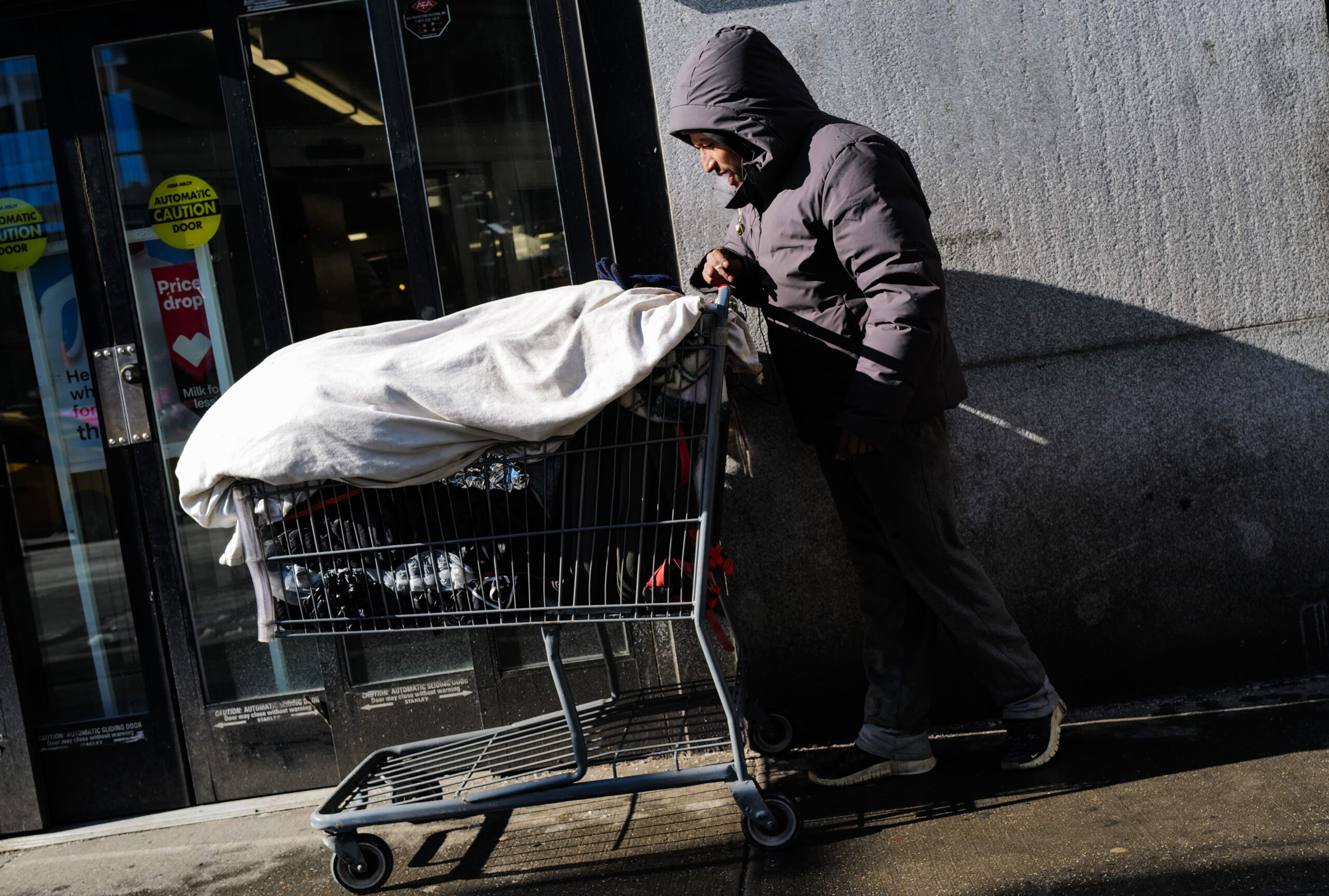 Homeless Rights Lawmakers Blow Past Security To Visit Homeless Veterans Shelter in ...