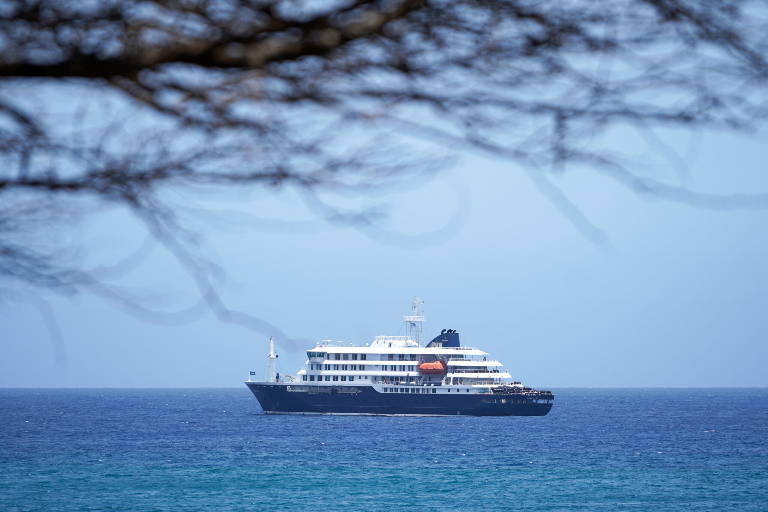Cruise Ship Stricken by Hantavirus Orphaned in Atlantic Ocean as Canary Islands Leader Objects to Its Docking