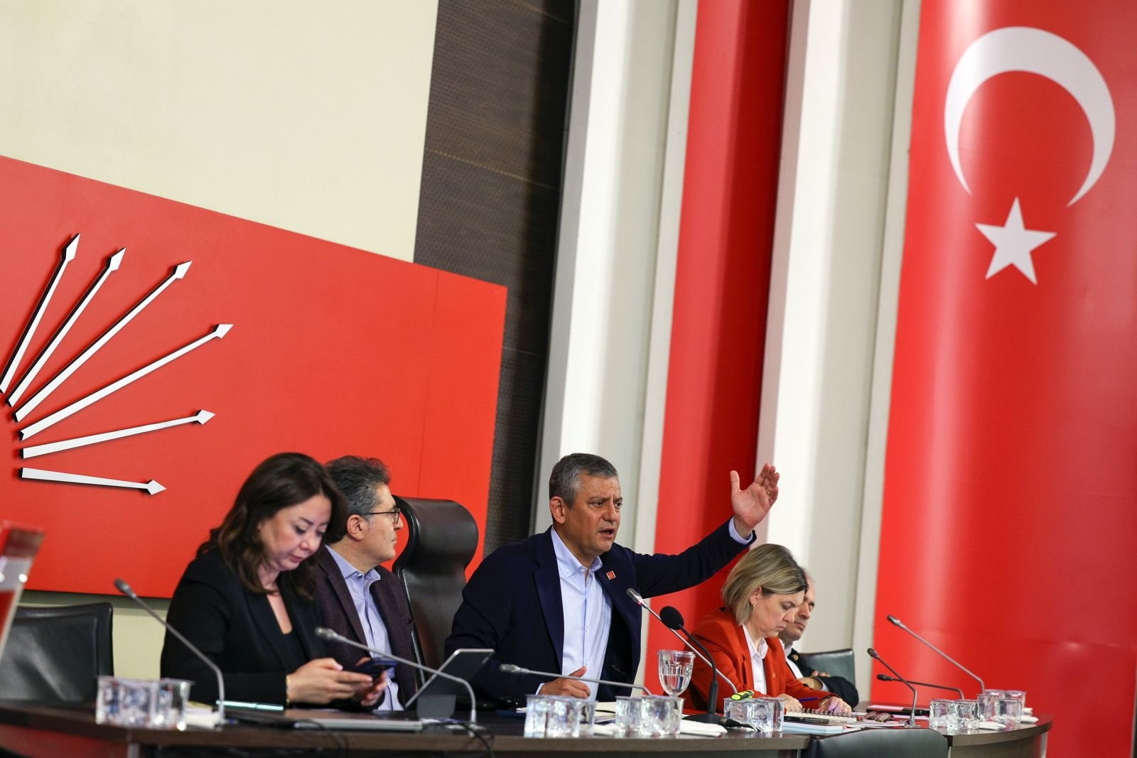 Opposition Party HQ Stormed in Turkey as Leader Defies Court Order
