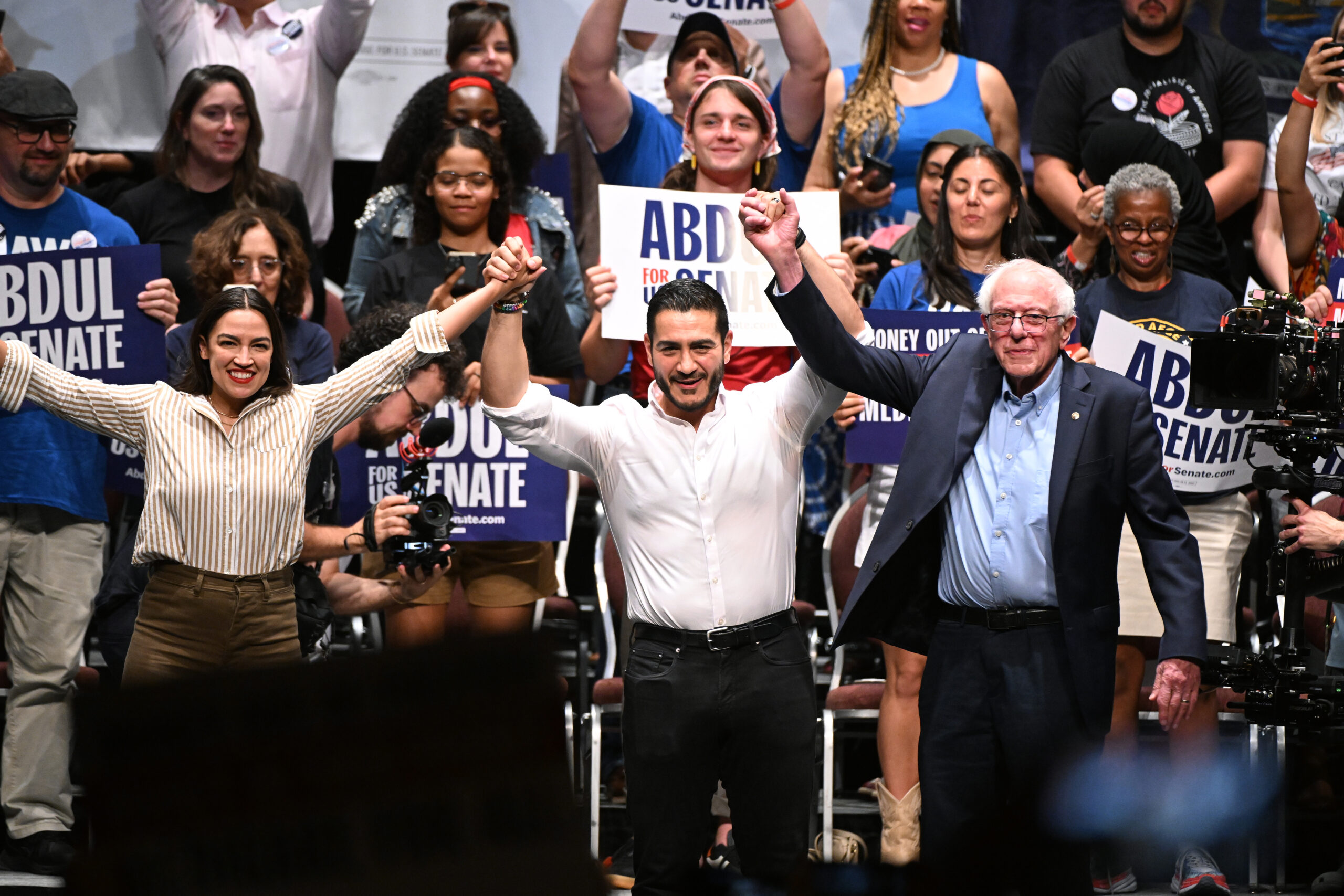 Democrat Election Strategists Hear Echoes of Republican Tea Party Revolt in New Socialist Wave