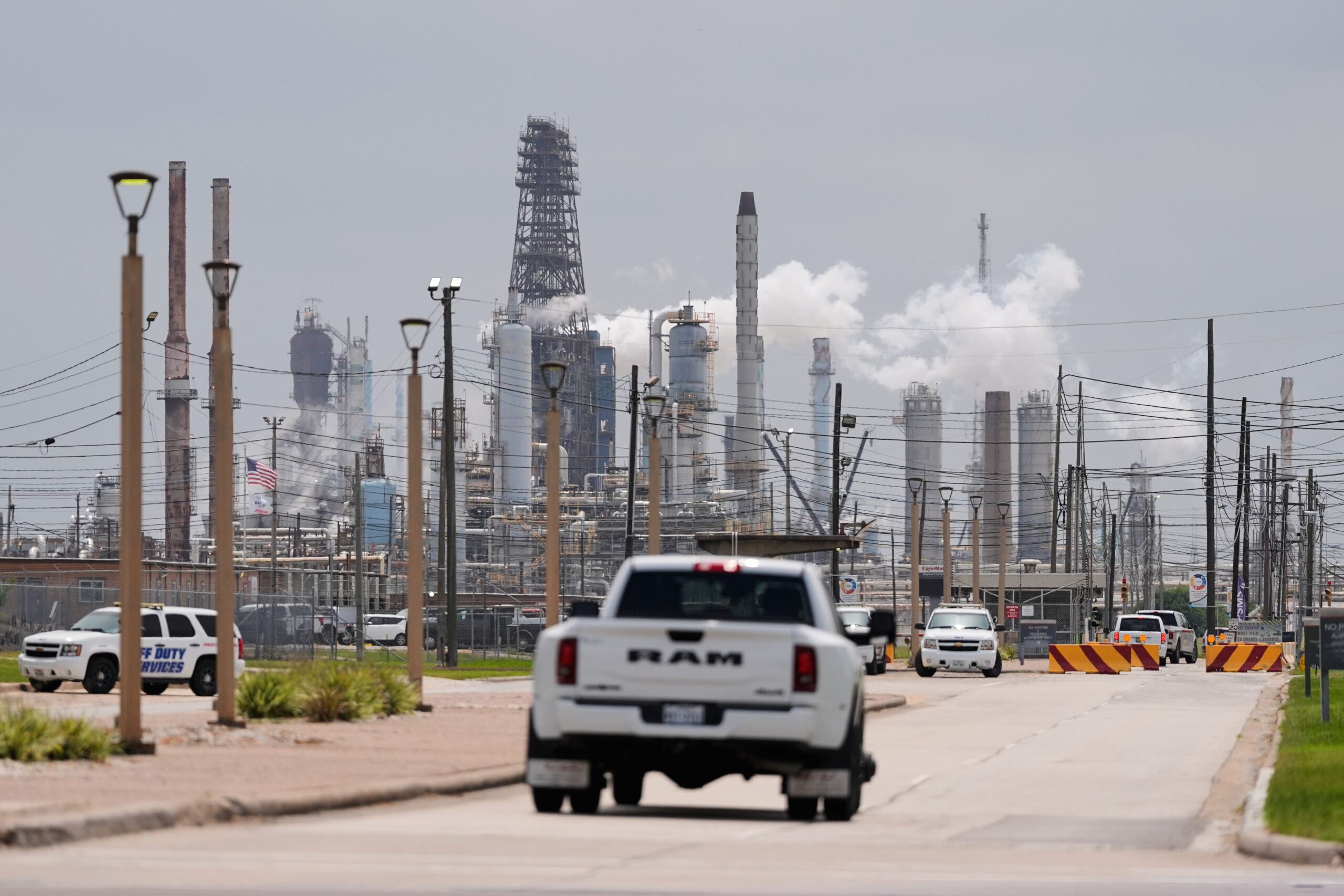 Democrats Fume As Oil Companies’ Profits Surge Amid the War in Iran