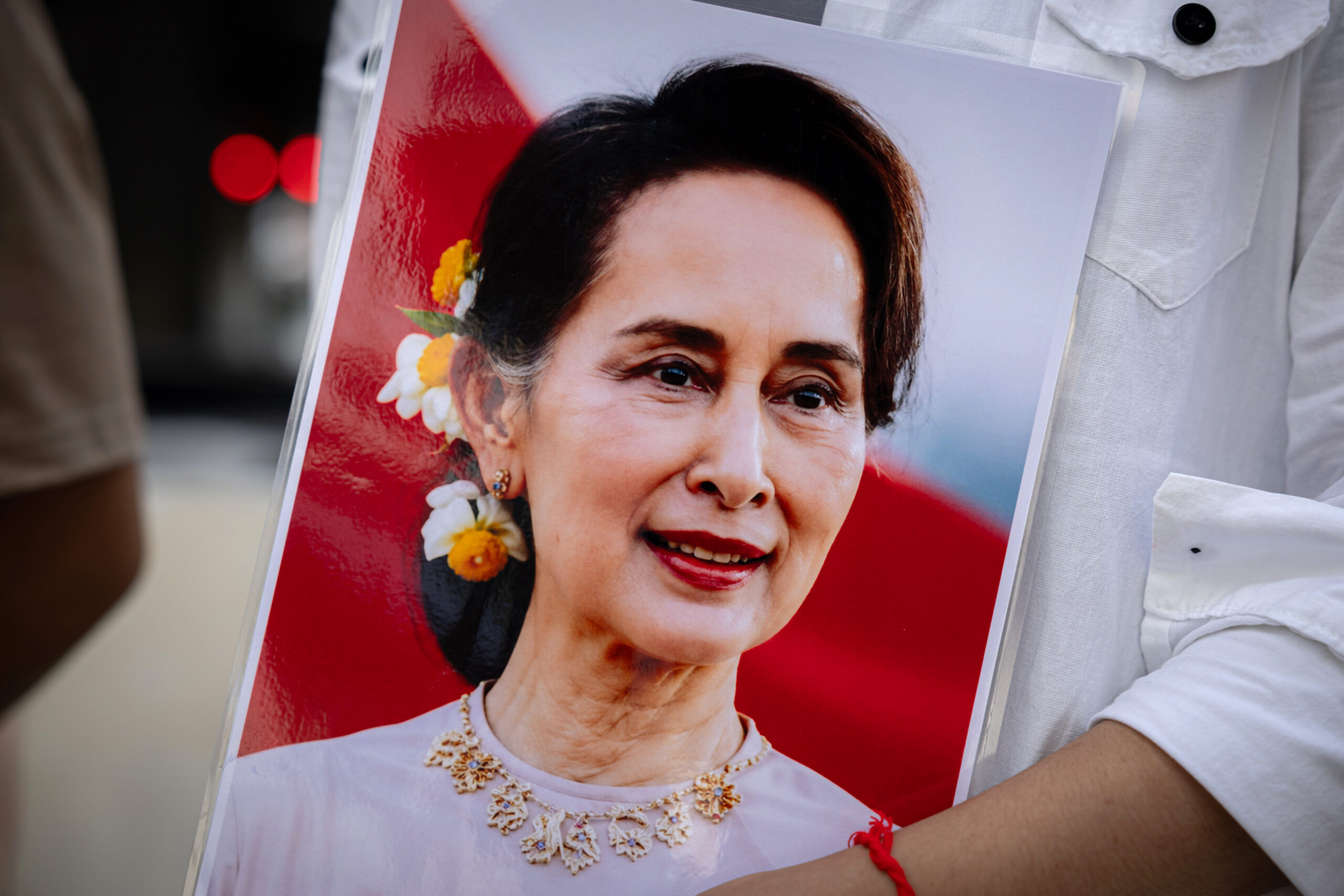 Jailed Myanmar Political Dissident’s Meeting With Red Cross Official Fuels Hopes for Her Eventual Release