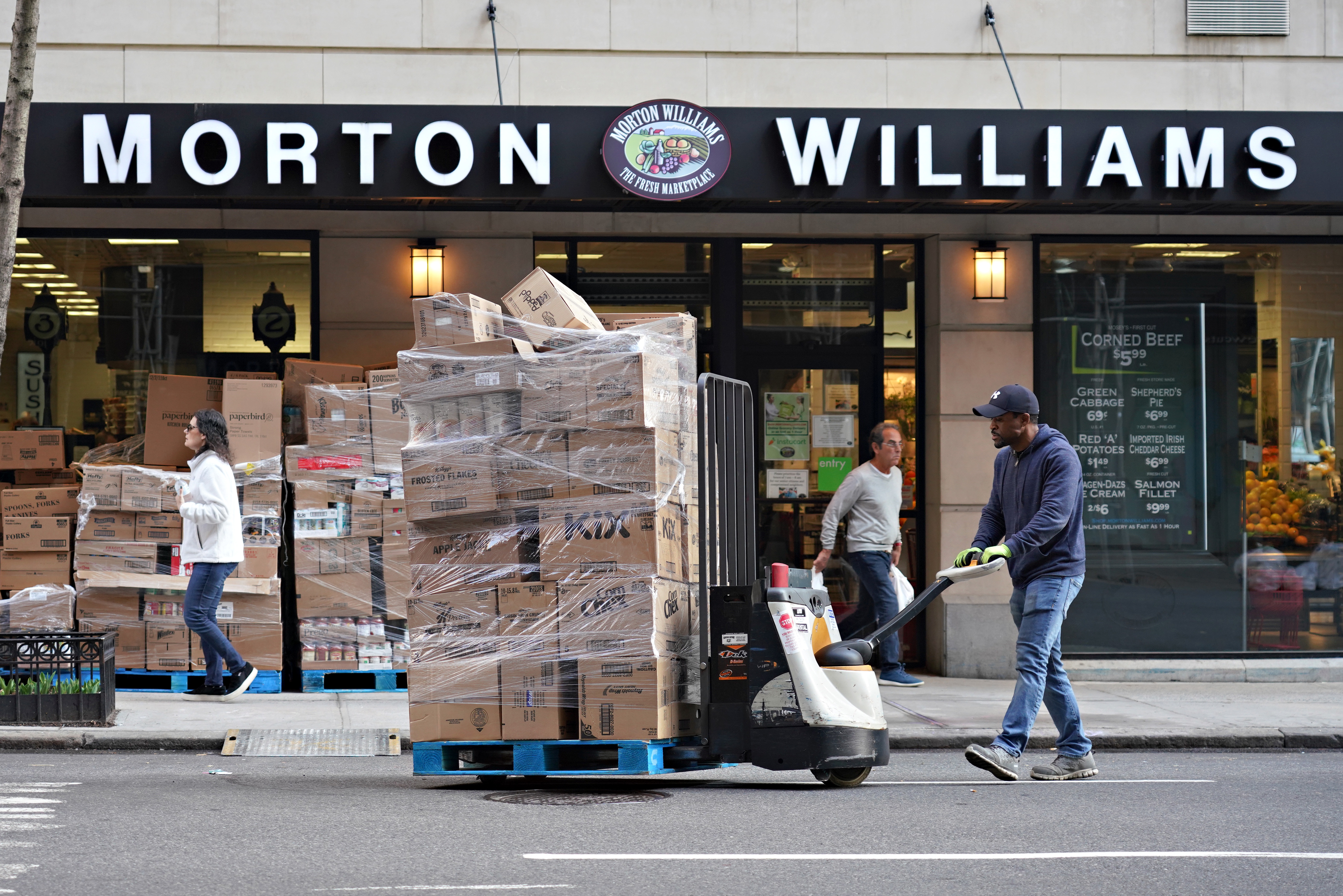 Former NYC Grocery Chain Owner Questions Viability of Mamdani’s Plan for City-Backed Stores