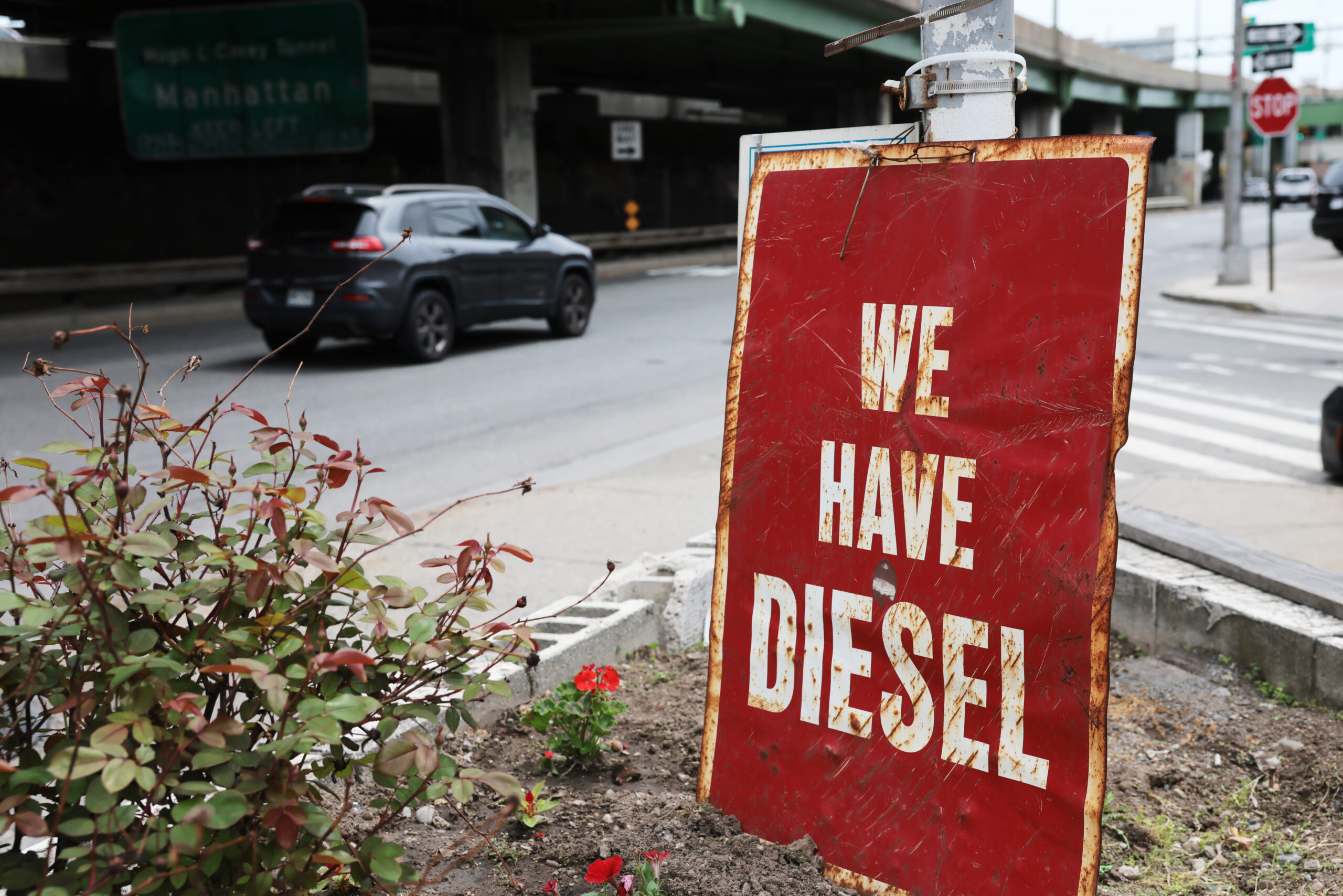 Trump Eases Sanctions on Moscow in Effort To Lower Diesel Prices